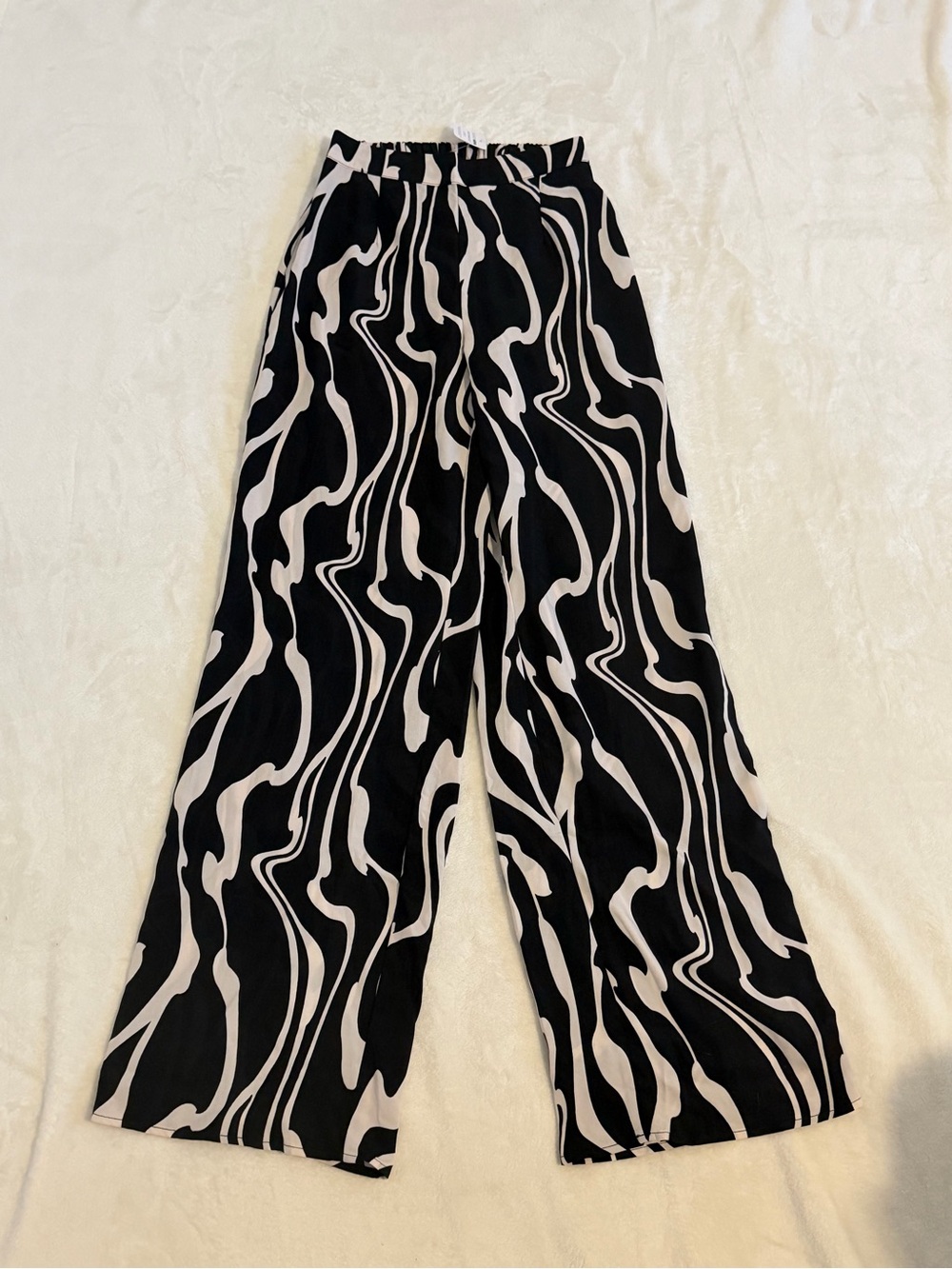 Fashion Nova Size X-Small Black & White/Cream Swirl Wide Leg Pants. New w/ tag.